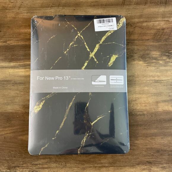 MacBook Pro 13” 2016-2020 black/gold design hardshell case - Picture 1 of 3
